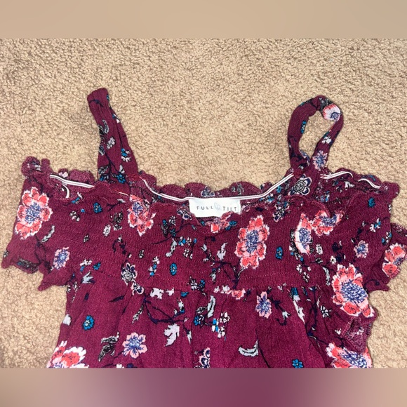 🦄6 Items for $20🦄 Girls Peek a boo shoulder top - Picture 2 of 2